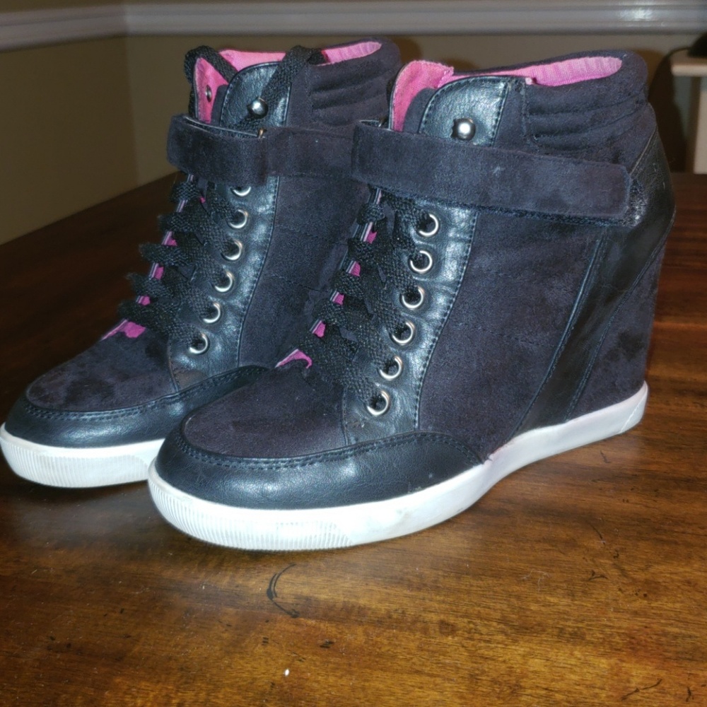 Womens Black wedge sneaker size 7.5